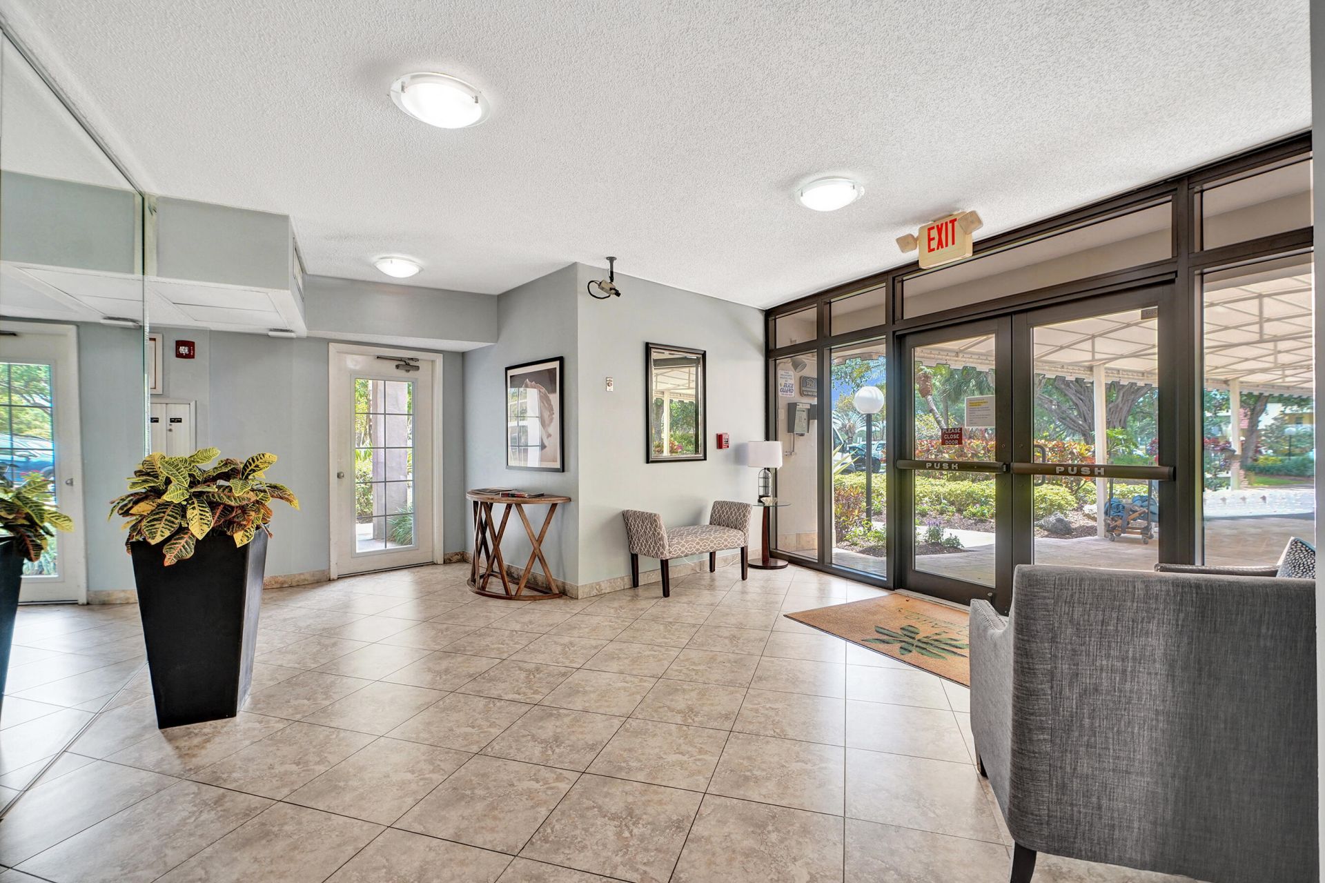 545 Oaks Lane, Unit 204, Pompano Beach, FL 33069 Photo