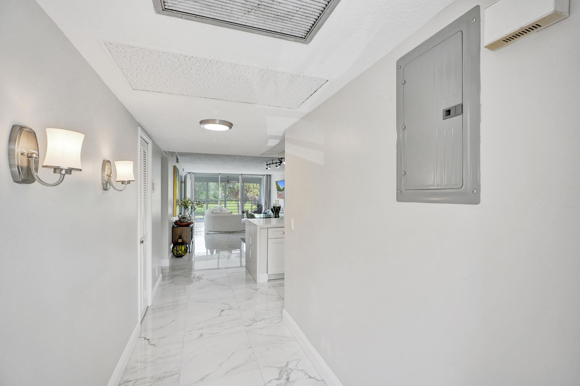545 Oaks Lane, Unit 204, Pompano Beach, FL 33069 Photo