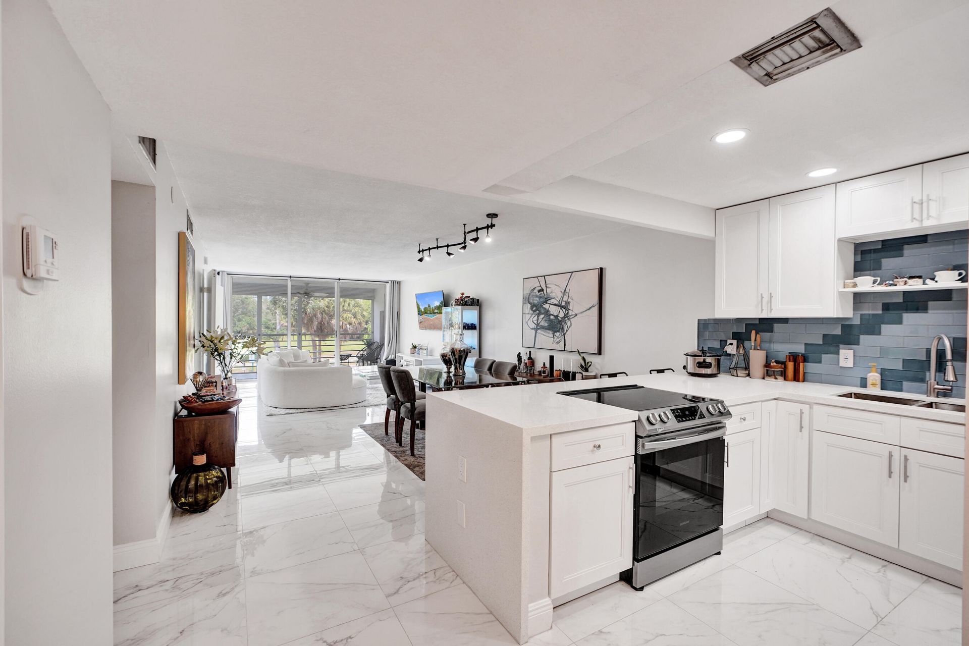 545 Oaks Lane, Unit 204, Pompano Beach, FL 33069 Photo