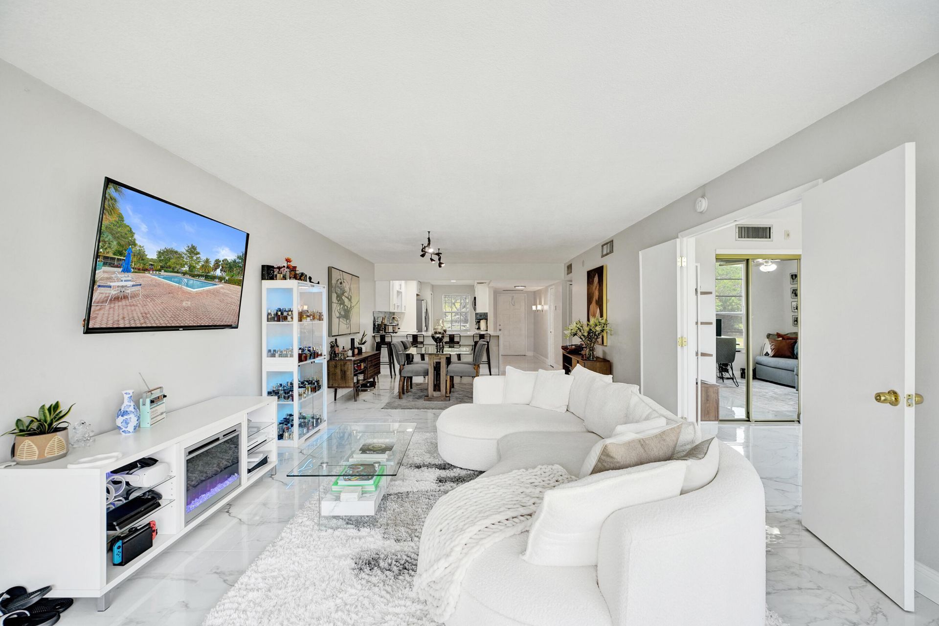 545 Oaks Lane, Unit 204, Pompano Beach, FL 33069 Photo