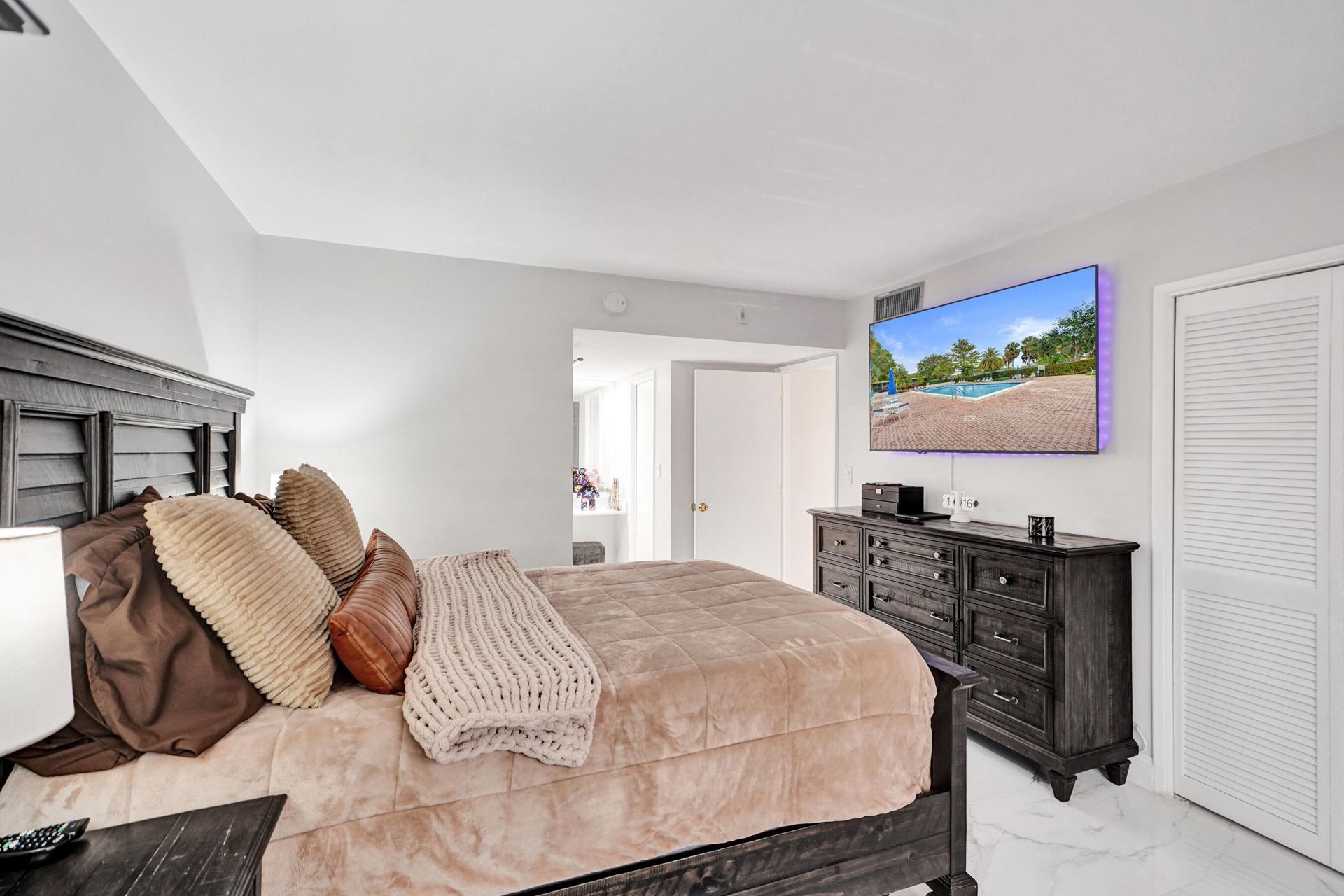 545 Oaks Lane, Unit 204, Pompano Beach, FL 33069 Photo