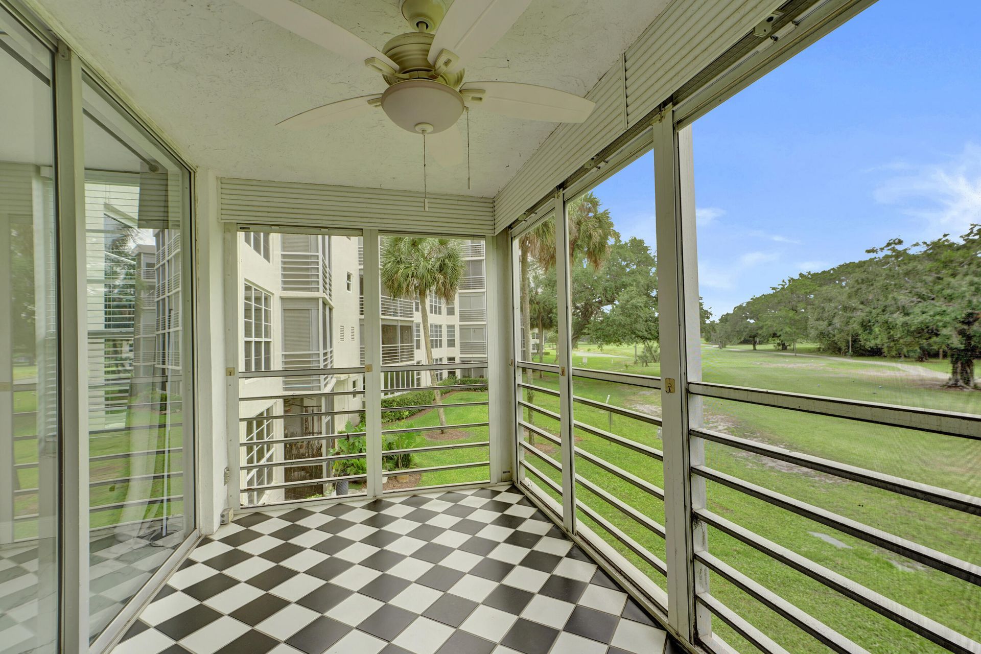 545 Oaks Lane, Unit 204, Pompano Beach, FL 33069 Photo