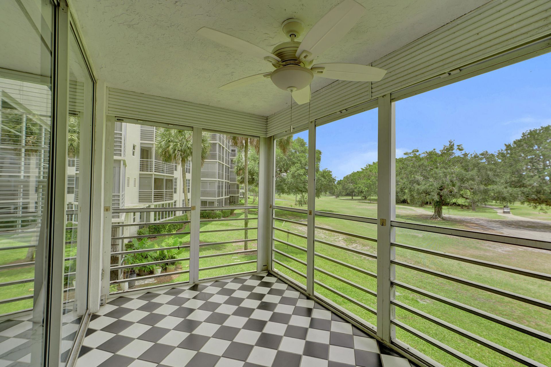 545 Oaks Lane, Unit 204, Pompano Beach, FL 33069 Photo
