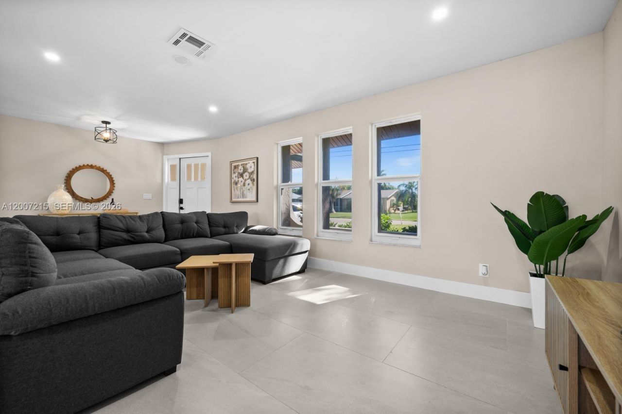 117 SE 40 Ter , Cape Coral, FL 33904 Photo
