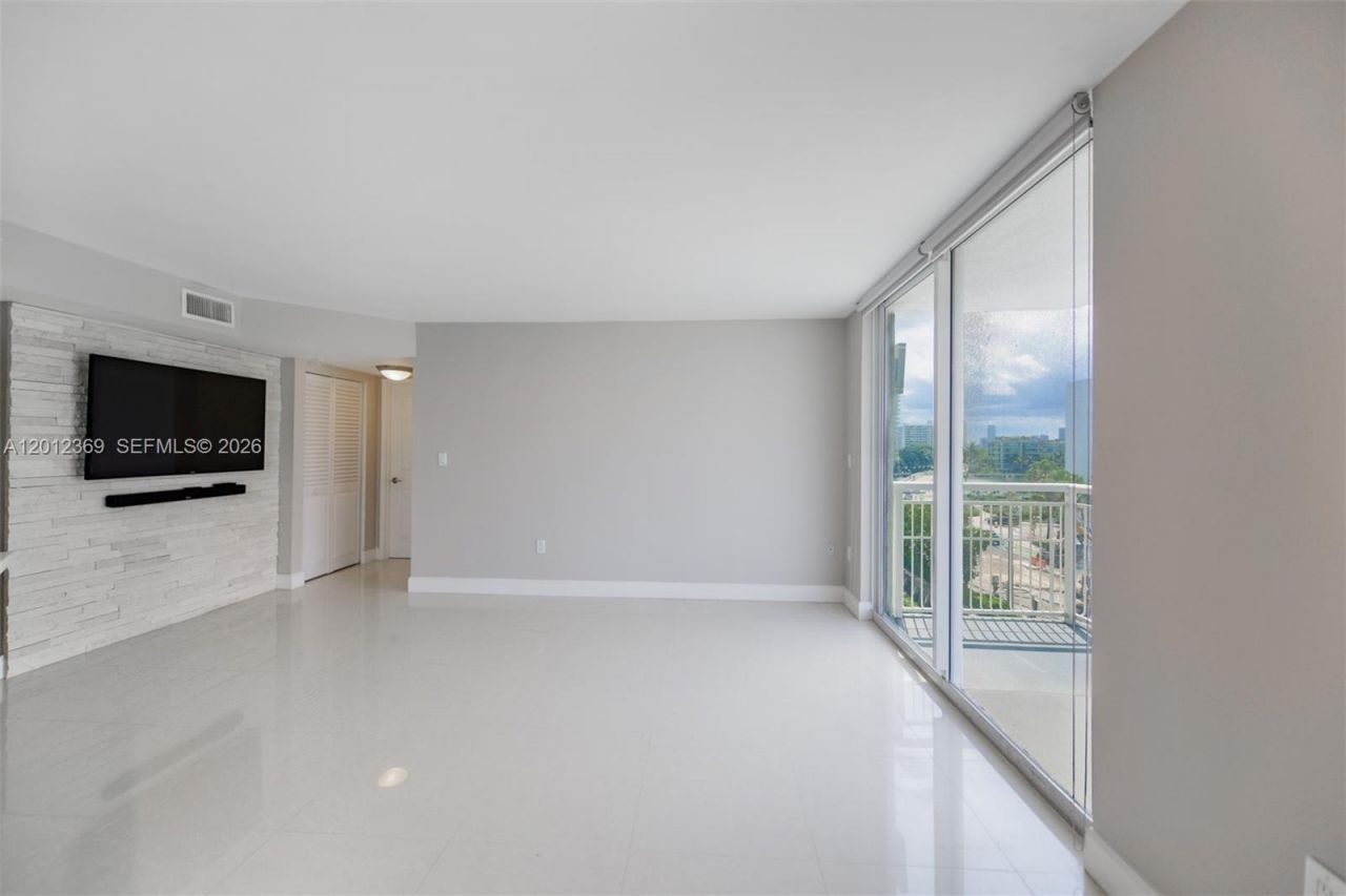 1688 West Ave, Unit 503, Miami Beach, FL 33139 Photo
