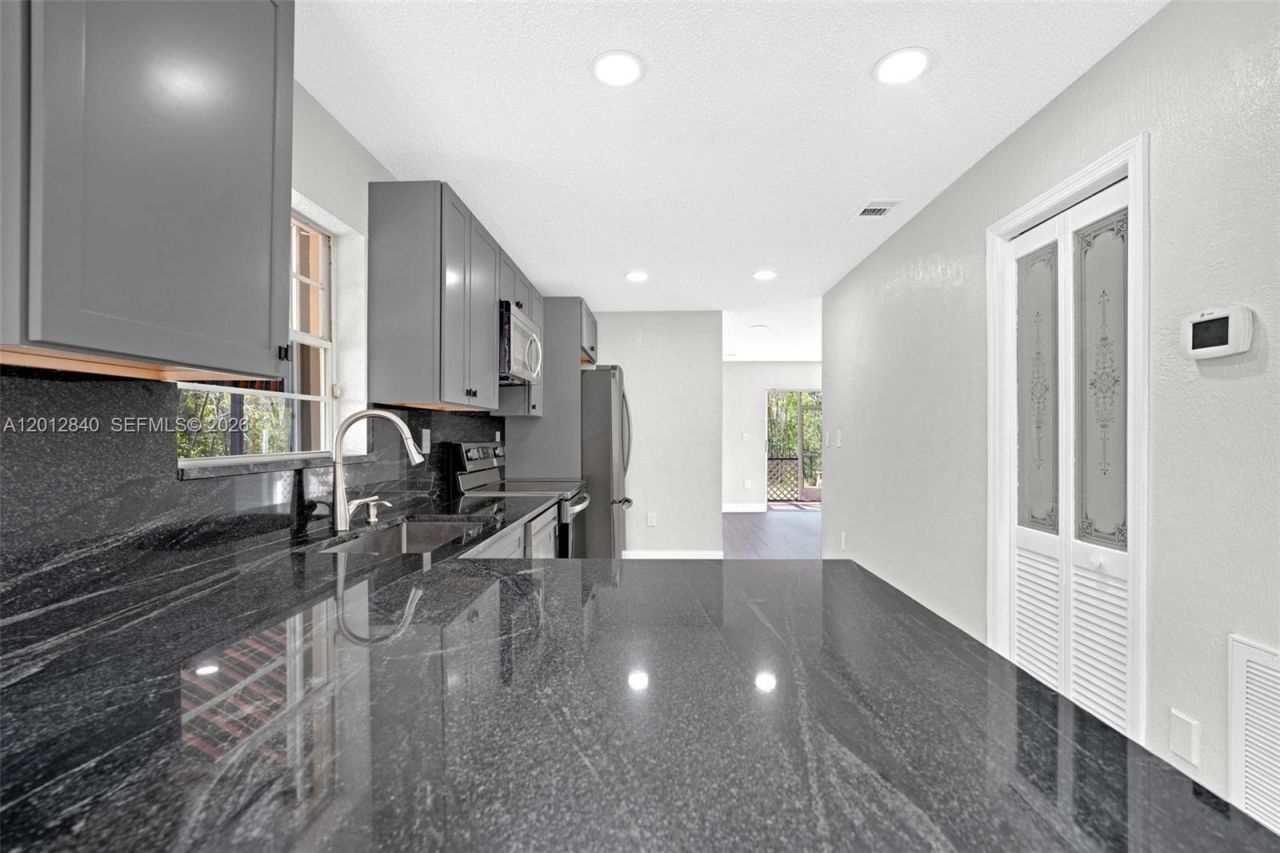 10065 NW 54th Ter , Doral, FL 33178 Photo