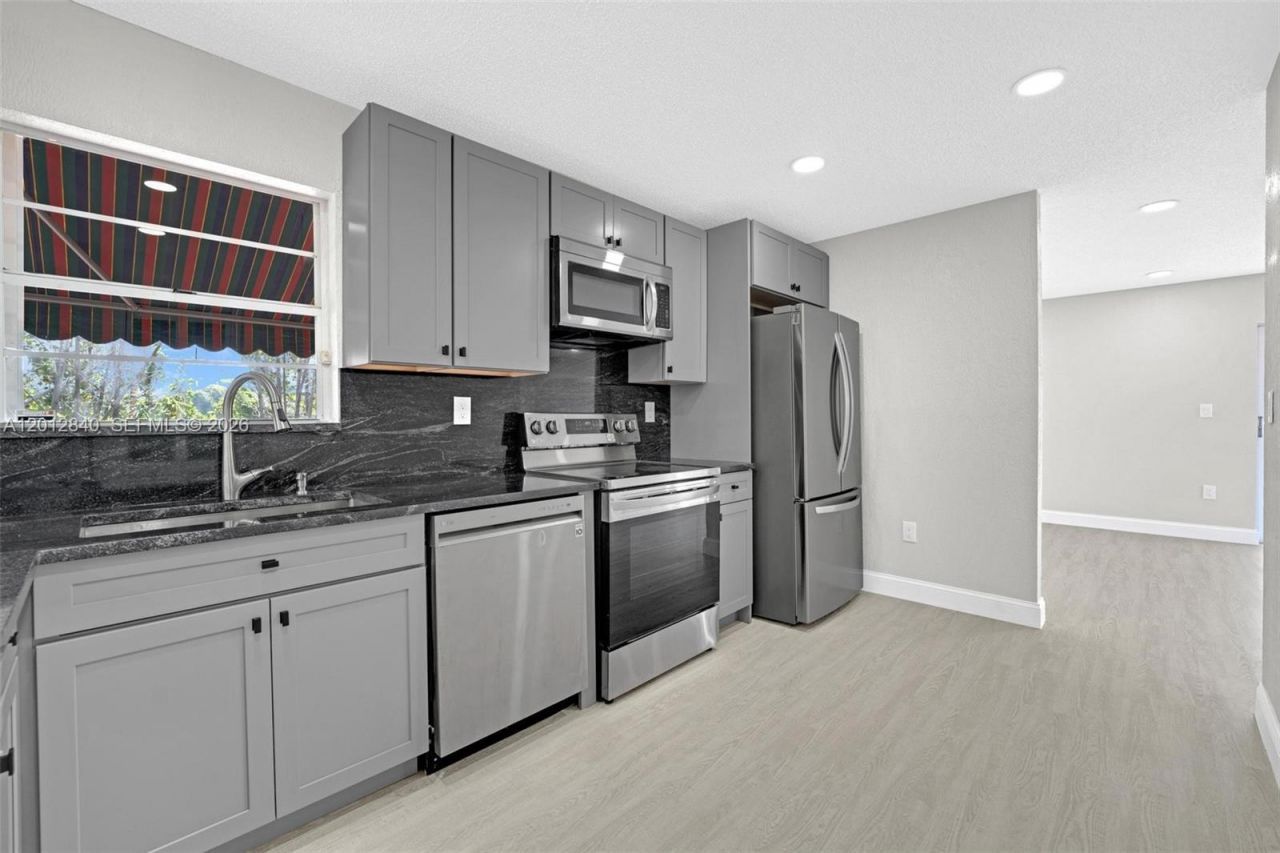 10065 NW 54th Ter , Doral, FL 33178 Photo