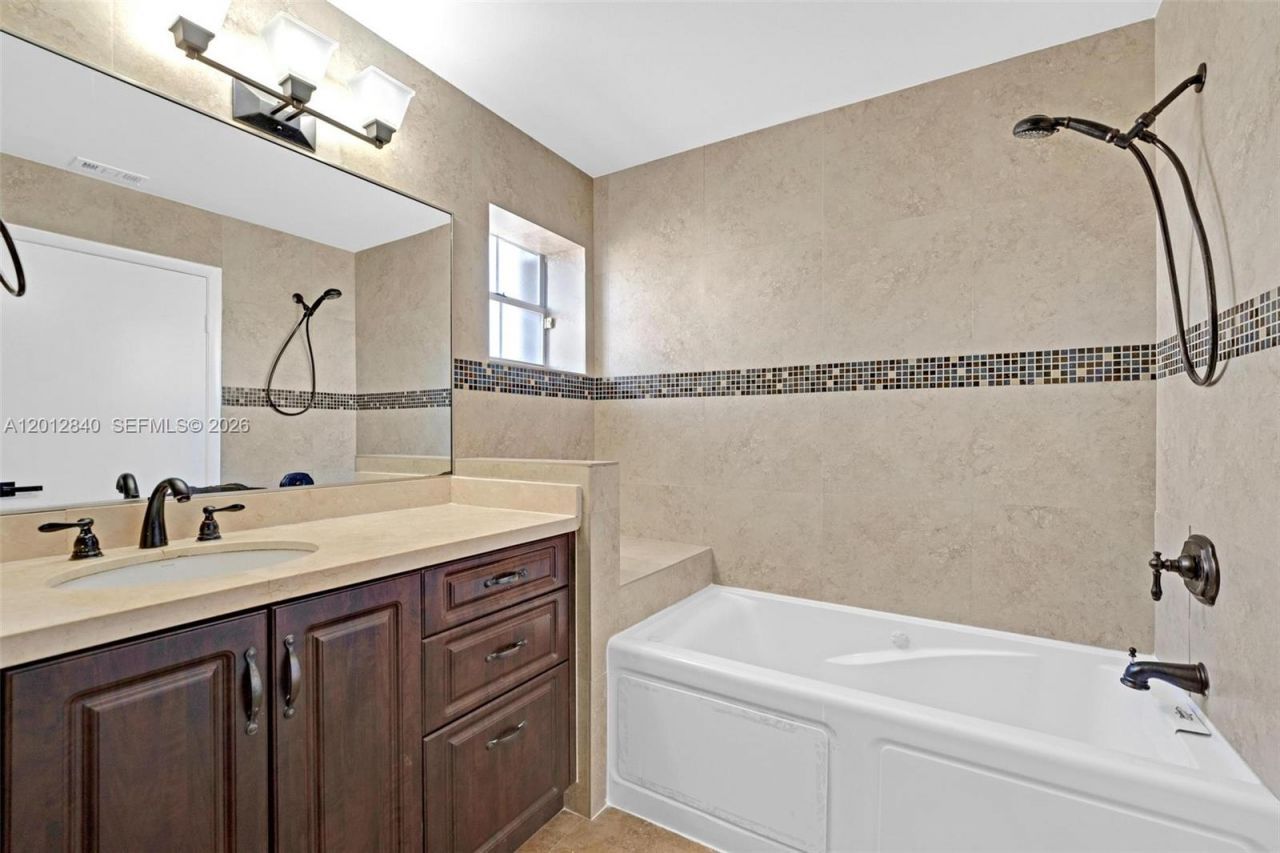 10065 NW 54th Ter , Doral, FL 33178 Photo