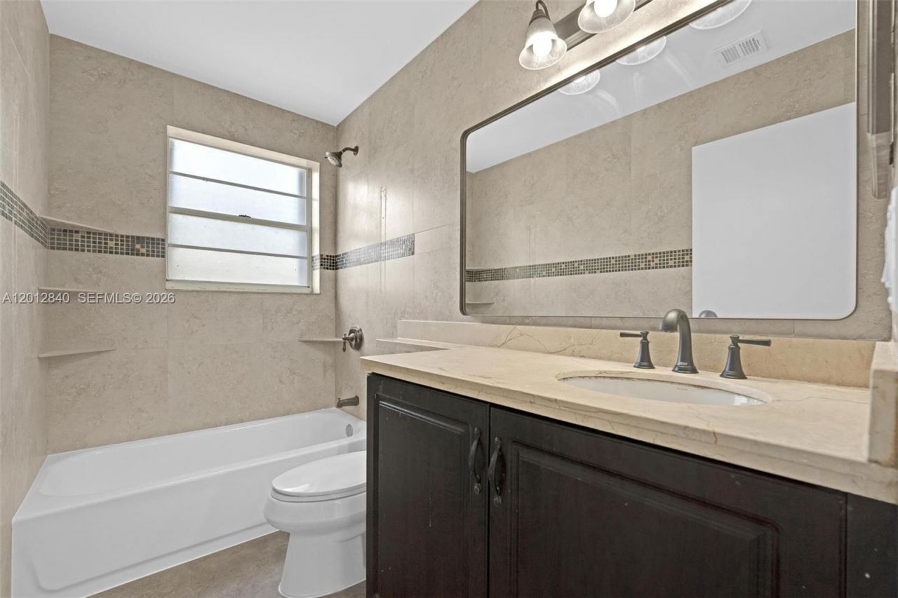 10065 NW 54th Ter , Doral, FL 33178 Photo