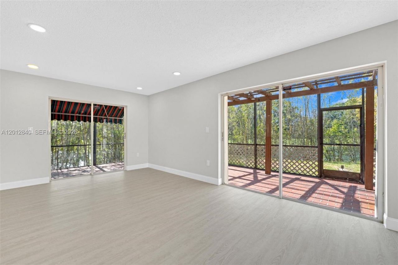 10065 NW 54th Ter , Doral, FL 33178 Photo