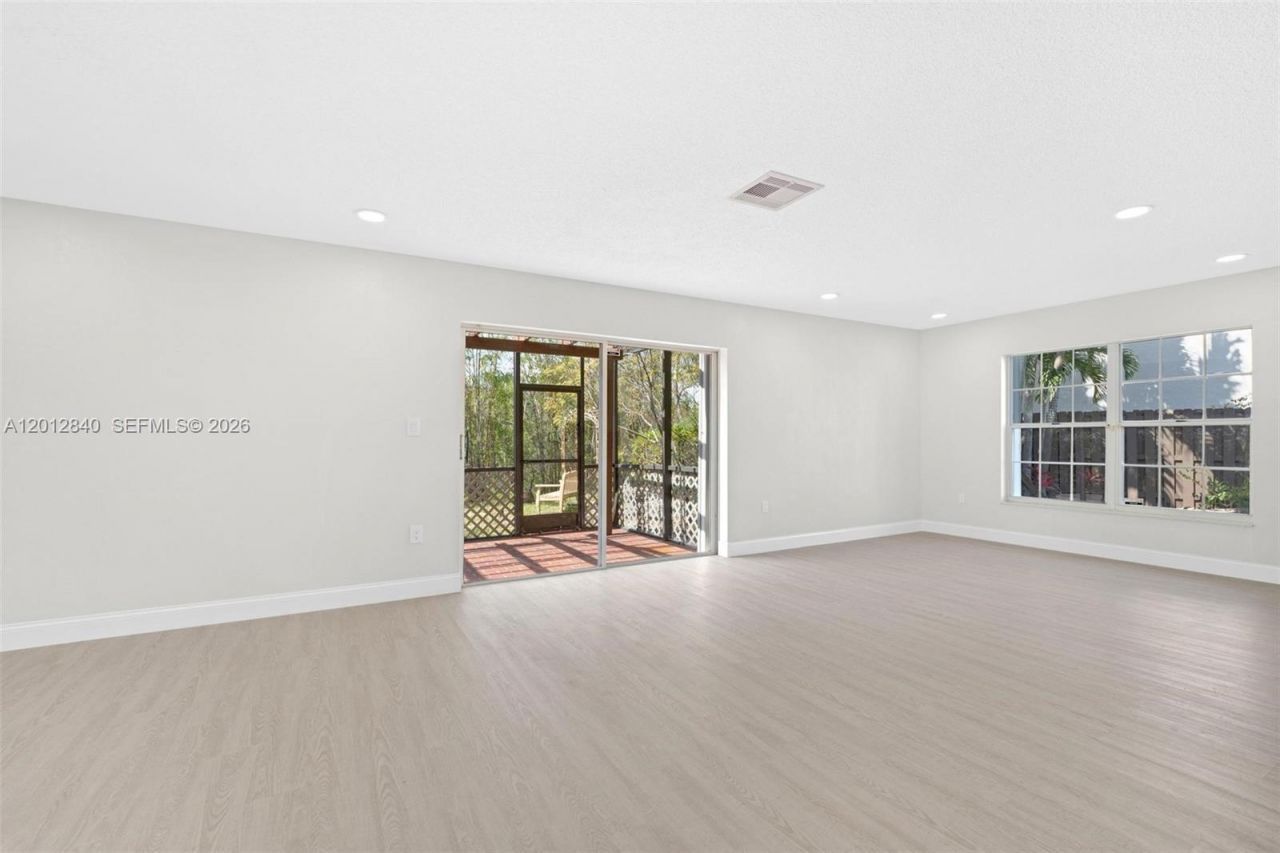 10065 NW 54th Ter , Doral, FL 33178 Photo
