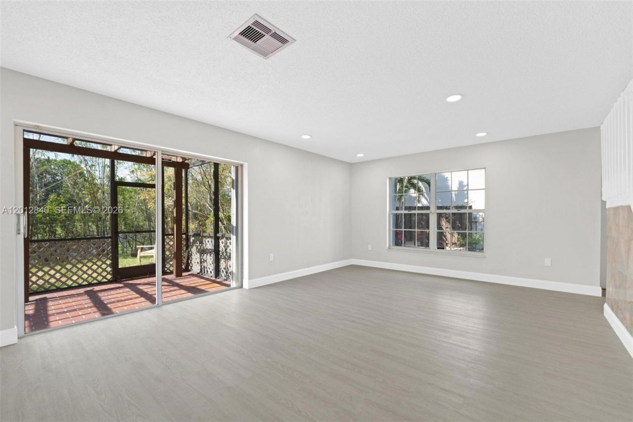 10065 NW 54th Ter , Doral, FL 33178 Photo
