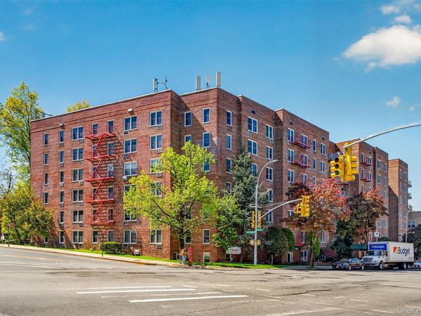 241-20 Northern Boulevard , Unit 4P, Little Neck, NY 11362