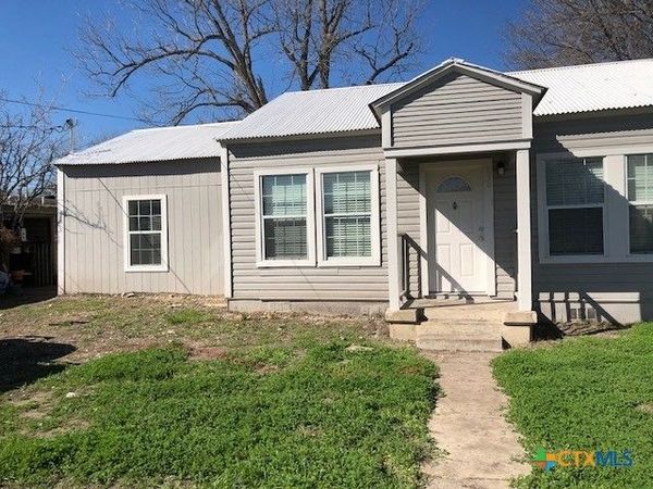 630 E Pine Street , Seguin, TX 78155