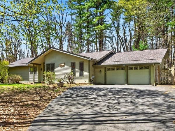 18 Laurel Ln, Princeton, MA 01541