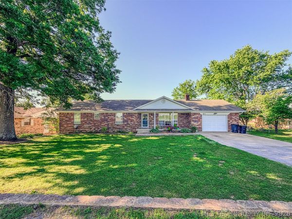 306 E Willis Road , Tahlequah, OK 74464