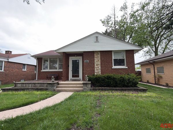 2308 Stratford Avenue , Westchester, IL 60154