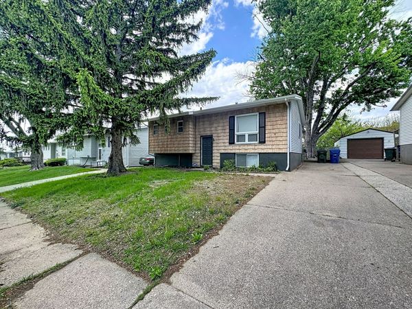 2324 W 59th Street , Davenport, IA 52806