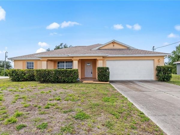 218 Pembroke ST, LEHIGH ACRES, FL 33974
