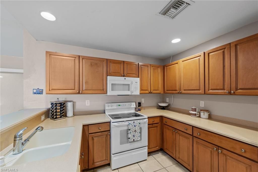 218 Pembroke St, Lehigh Acres, FL 33974 Photo