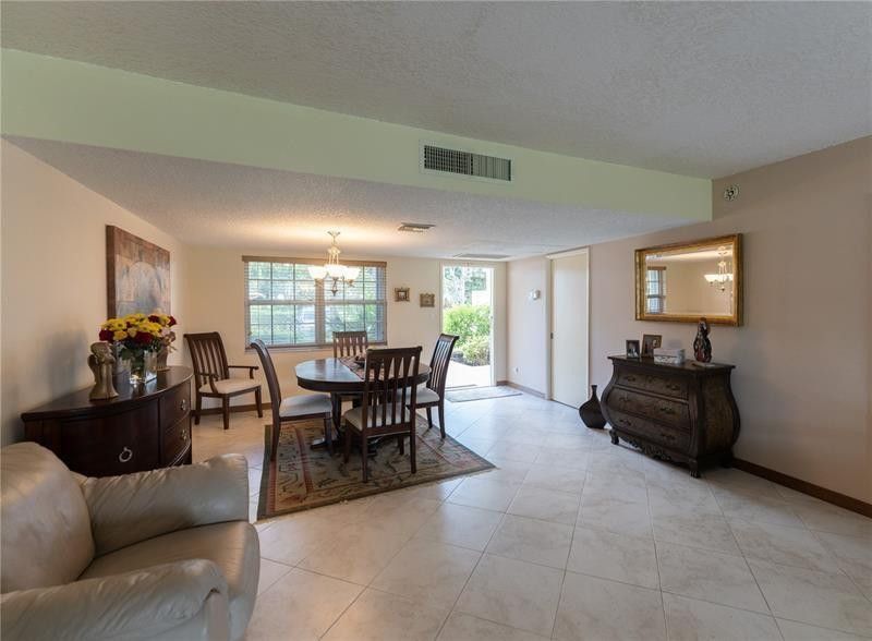 3700 Oaks Clubhouse Drive, Unit 103, Pompano Beach, FL 33069 Photo