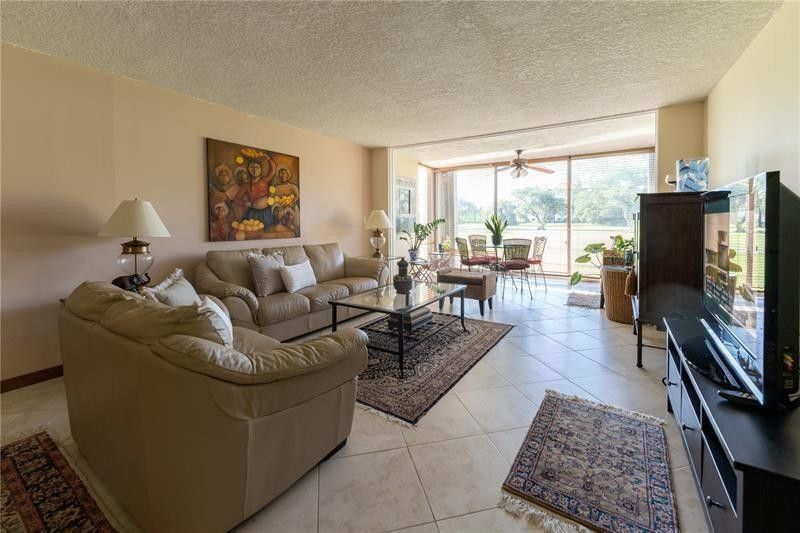3700 Oaks Clubhouse Drive, Unit 103, Pompano Beach, FL 33069 Photo