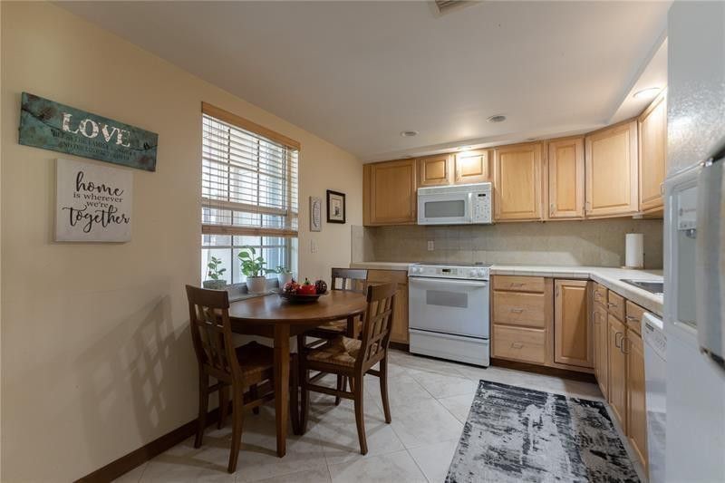 3700 Oaks Clubhouse Drive, Unit 103, Pompano Beach, FL 33069 Photo