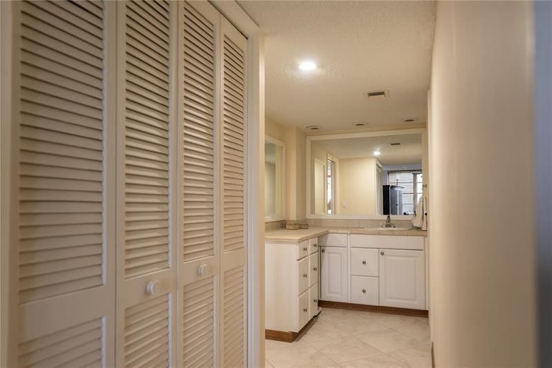 3700 Oaks Clubhouse Drive, Unit 103, Pompano Beach, FL 33069 Photo