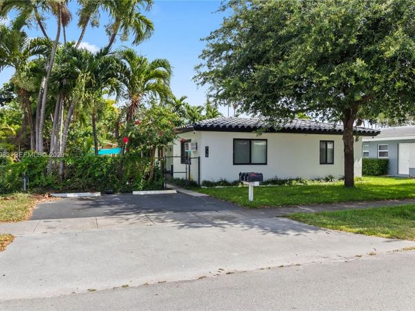 715 NE 6th St , Unit 1-3, Hallandale Beach, FL 33009