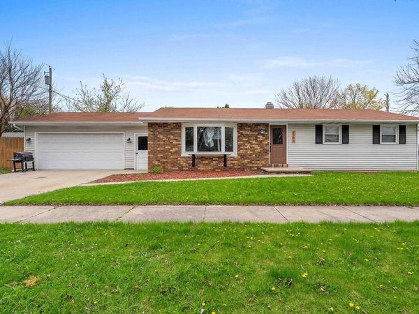 1540 PLAZA DRIVE, Appleton, WI 54915