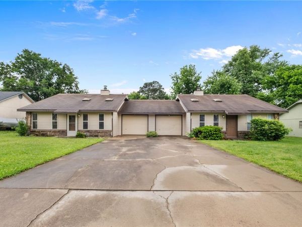 912 / 914 N Century Drive , Rogers, AR 72756