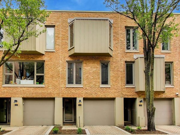 132 Frank Lloyd Wright Lane, Oak Park, IL 60302
