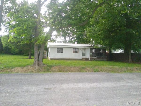 606 E College Street , Sparta, IL 62286