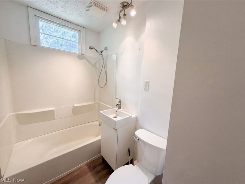 1064 Munroe Falls Kent Road, Kent, OH 44240 Photo 6