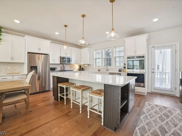 5 Marigold Ct, Warren, NJ 07059