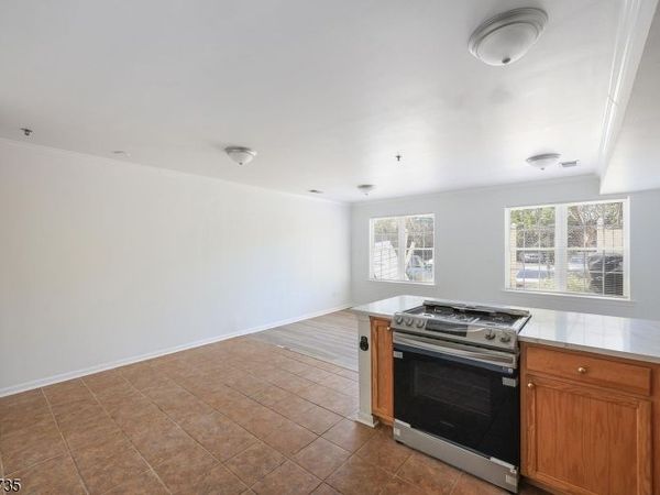 566 Pennsylvania Ave E2, Unit E2, Elizabeth, NJ 07201