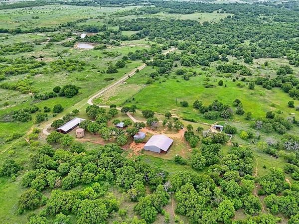 3377 Lodge Creek Road , Henrietta, TX 76365