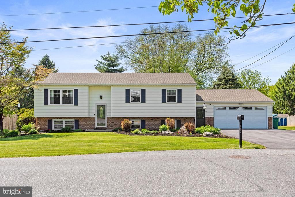 667 LOCUST STREET, HUMMELSTOWN, PA 17036