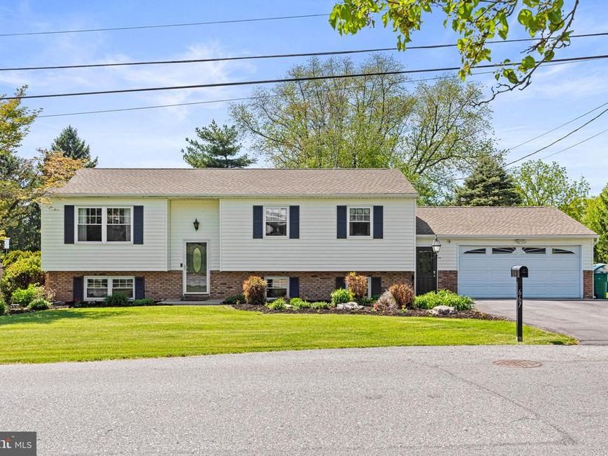 667 Locust Street, Hummelstown, PA 17036 Main Photo