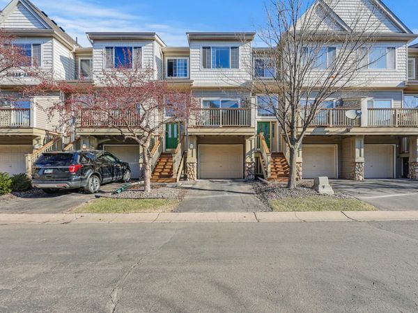 13832 52nd Avenue N, Plymouth, MN 55446