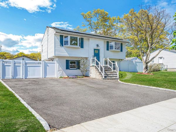 10 Charter Road , Selden, NY 11784