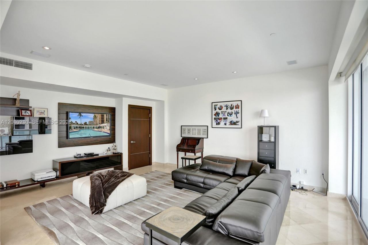 10101 Collins Ave , Unit 4E, Bal Harbour, FL 33154 Photo