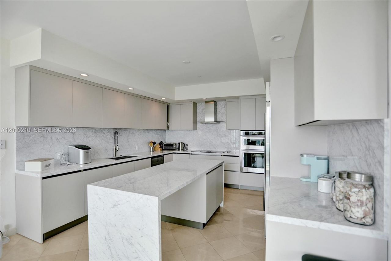 10101 Collins Ave , Unit 4E, Bal Harbour, FL 33154 Photo