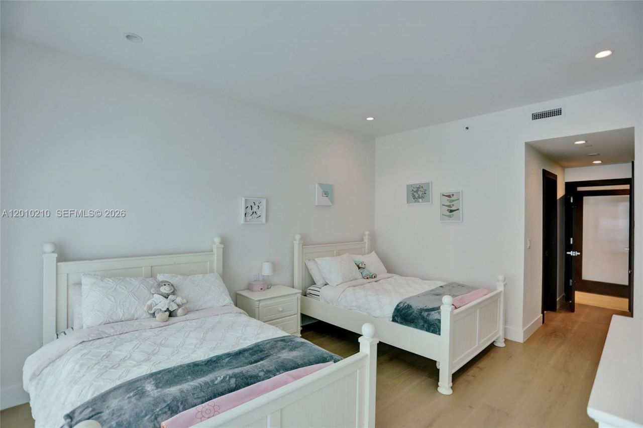 10101 Collins Ave , Unit 4E, Bal Harbour, FL 33154 Photo