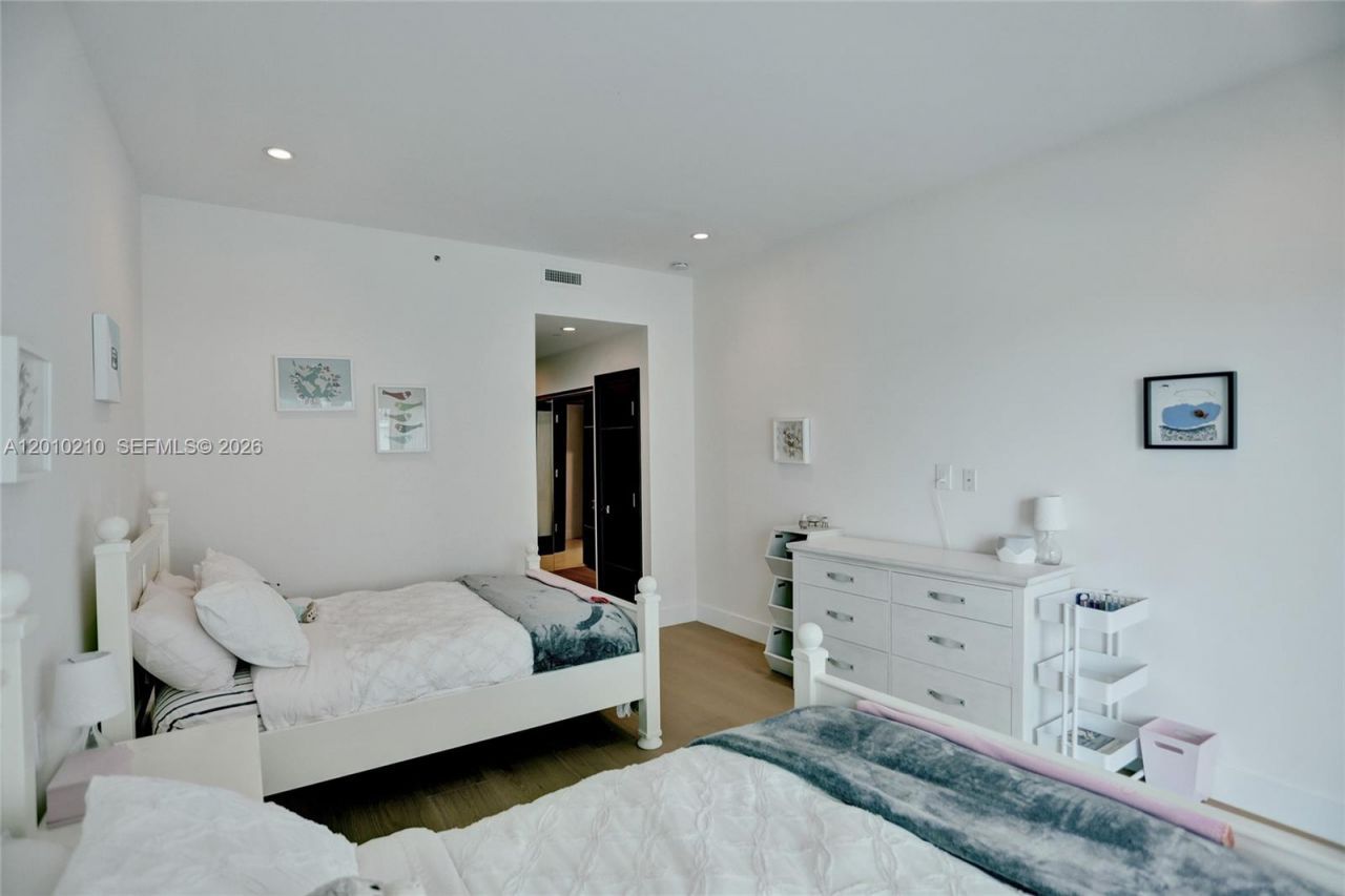 10101 Collins Ave , Unit 4E, Bal Harbour, FL 33154 Photo