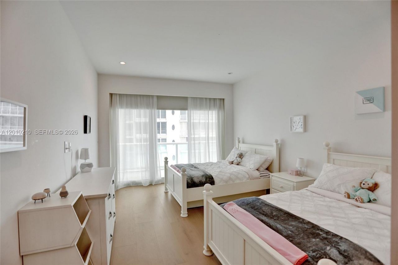 10101 Collins Ave , Unit 4E, Bal Harbour, FL 33154 Photo