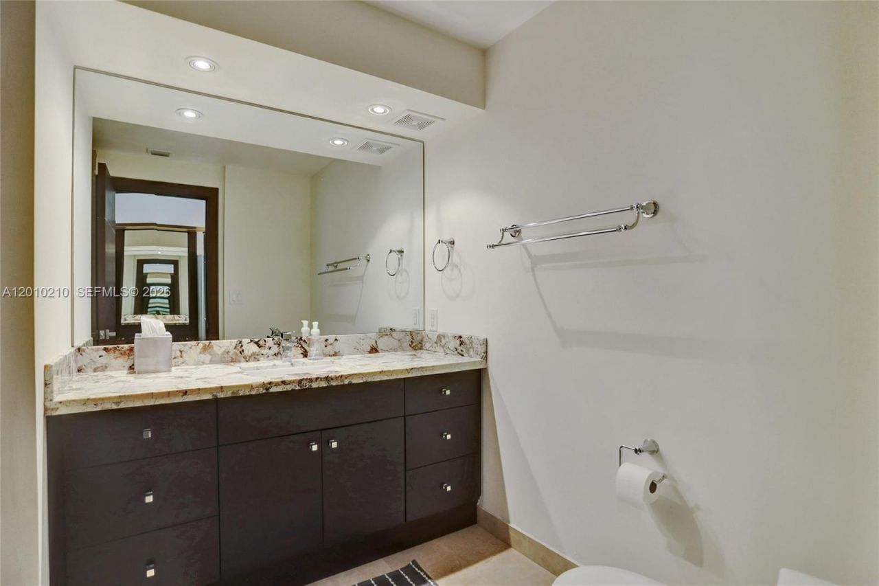 10101 Collins Ave , Unit 4E, Bal Harbour, FL 33154 Photo