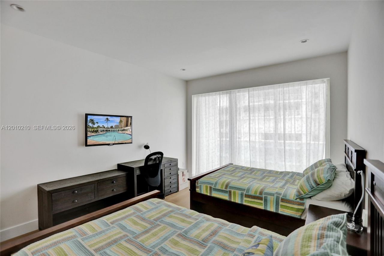 10101 Collins Ave , Unit 4E, Bal Harbour, FL 33154 Photo