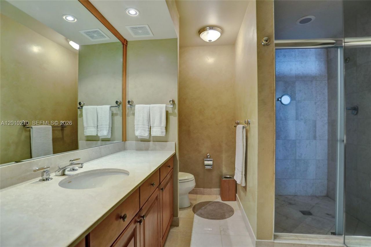 10101 Collins Ave , Unit 4E, Bal Harbour, FL 33154 Photo