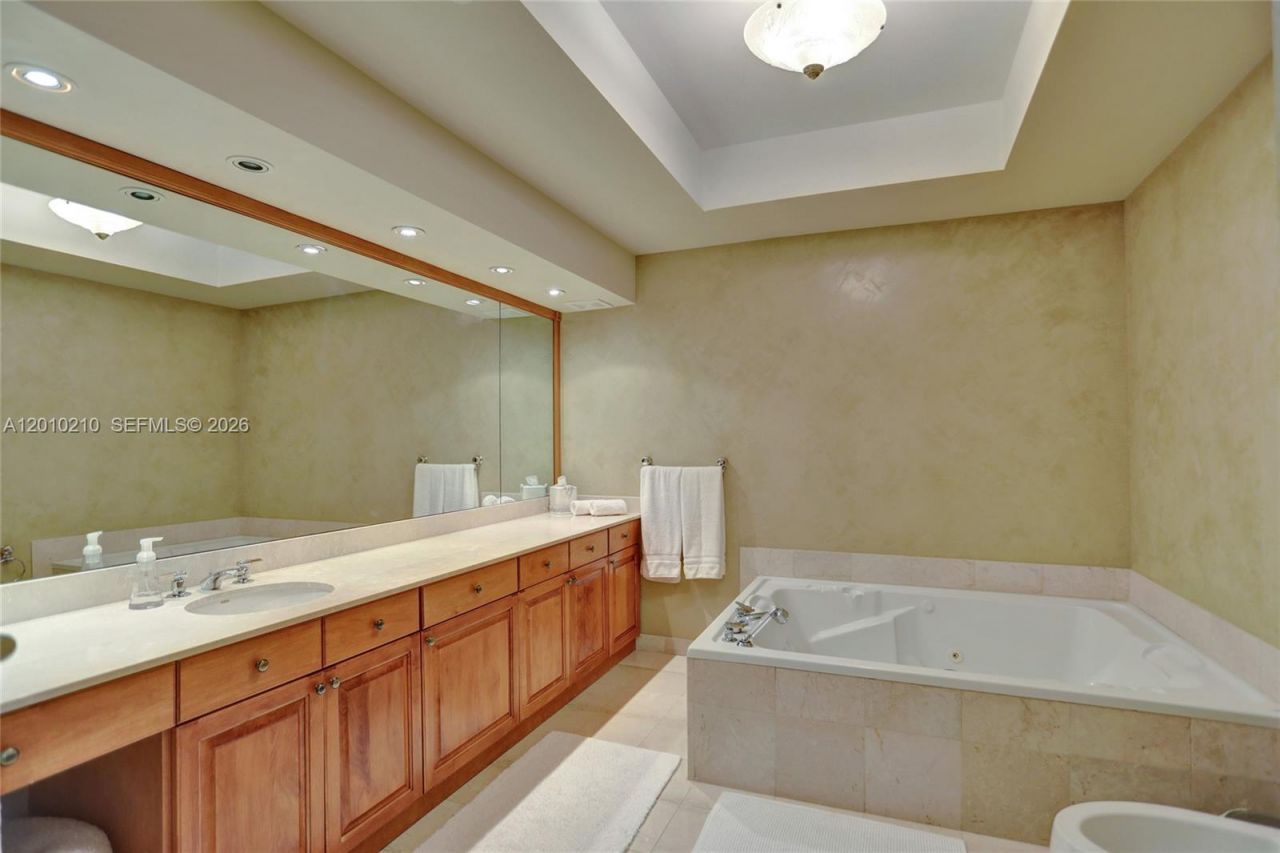10101 Collins Ave , Unit 4E, Bal Harbour, FL 33154 Photo